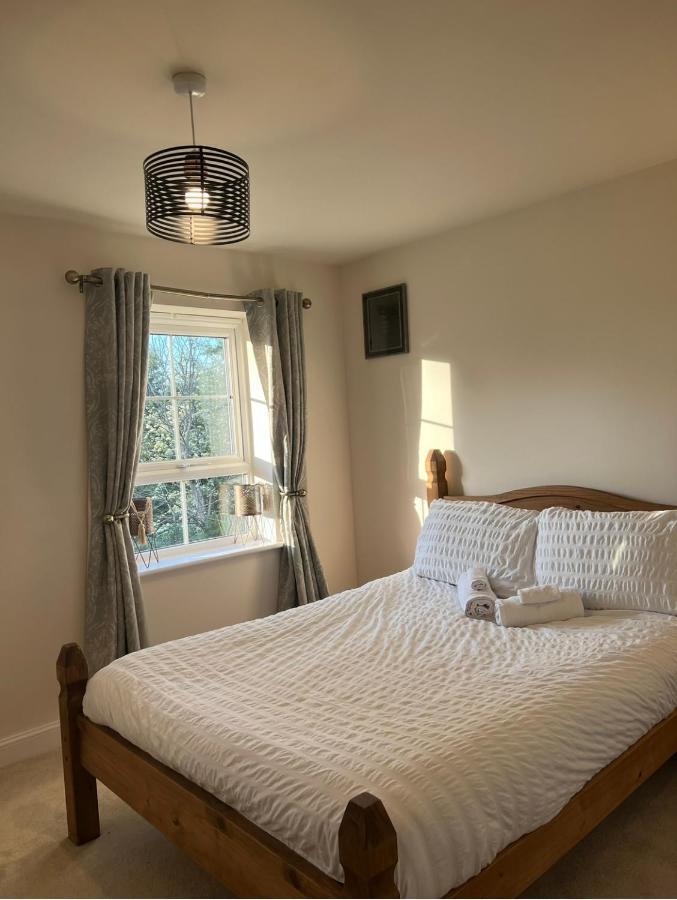 Cosy Double Room With Private Bathroom Homestay Caldecote ภายนอก รูปภาพ